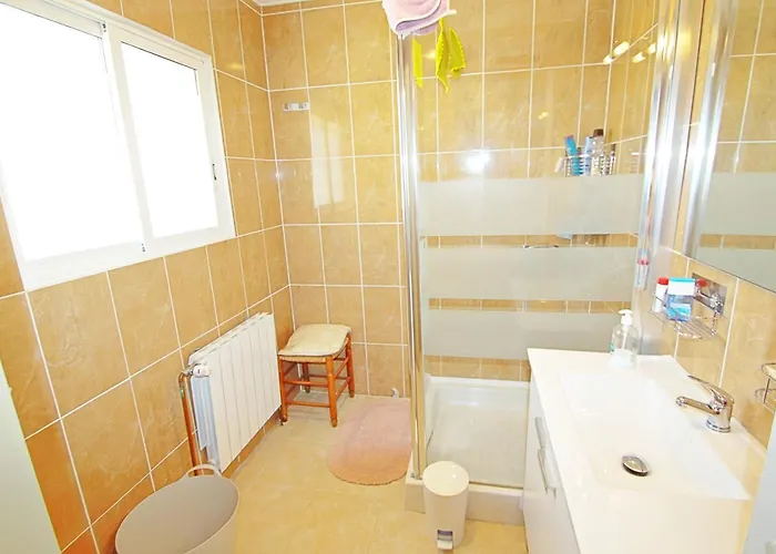 Clara - With Large Private Pool In *